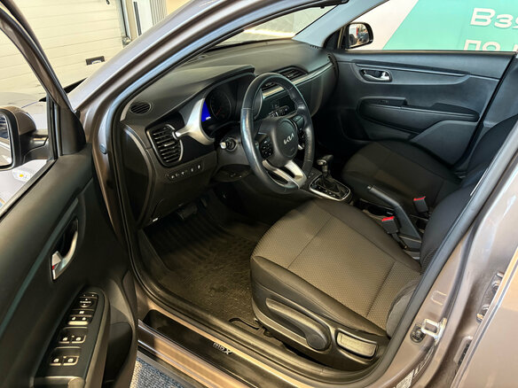 2022 Kia Rio X IV Рестайлинг, серый, 1780000 рублей - вид 9