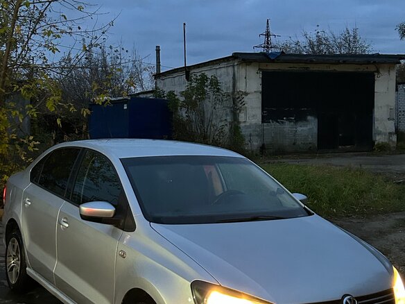 2012 Volkswagen Polo V, серый, 500000 рублей