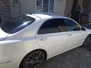 2004 Toyota Crown Majesta IV (S180), белый, 530000 рублей, вид 3