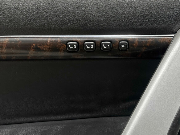 2014 Toyota Land Cruiser 200 Series Рестайлинг 1, серебристый, 3930000 рублей - вид 16