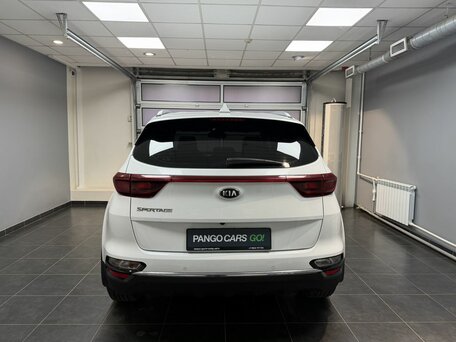2019 Kia Sportage IV Рестайлинг, белый, 2300000 рублей, вид 5