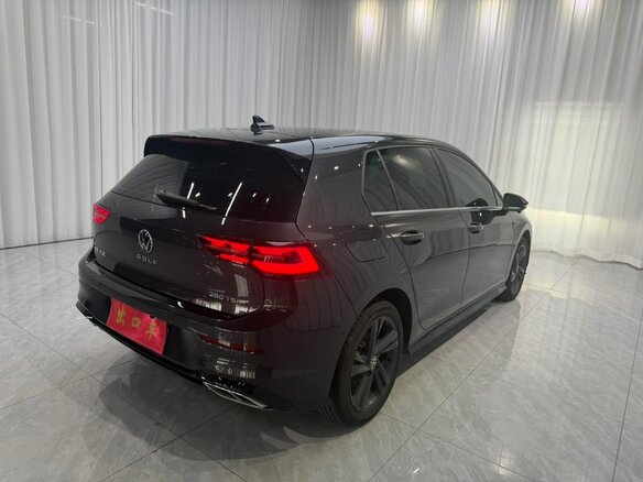 2023 Volkswagen Golf VIII, чёрный, 1650000 рублей - вид 6
