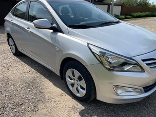 2015 Hyundai Solaris I Рестайлинг, серебристый, 795000 рублей, вид 4