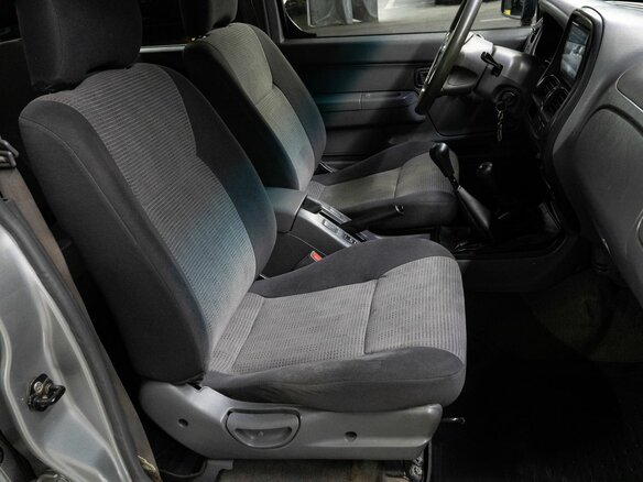 2010 Nissan NP300, серебристый, 1040000 рублей - вид 14
