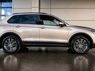 2021 Volkswagen Tiguan II Рестайлинг, коричневый, 2590000 рублей, вид 5