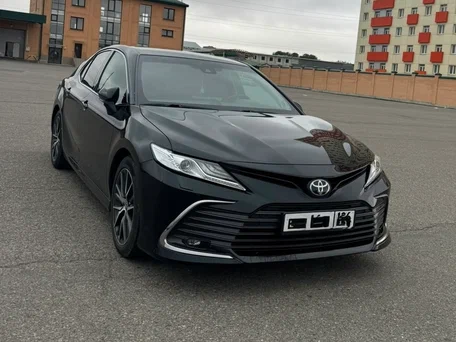 2021 Toyota Camry VIII (XV70) Рестайлинг, чёрный, 2850000 рублей, вид 1