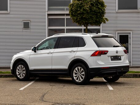2017 Volkswagen Tiguan II, белый, 1995000 рублей, вид 4