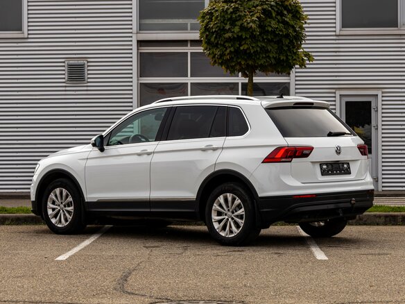2017 Volkswagen Tiguan II, белый, 1995000 рублей - вид 3