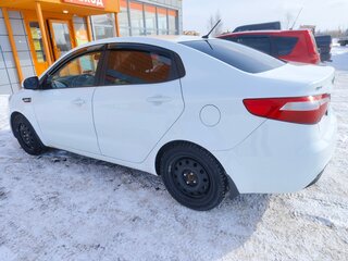 2014 Kia Rio 6-speed III, белый, 850000 рублей, вид 4