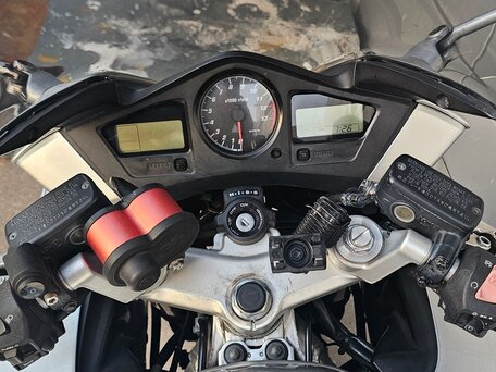 2002 Honda VFR 800, серебристый, 400000 рублей, вид 1