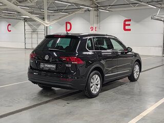 2017 Volkswagen Tiguan II, чёрный, 2450000 рублей, вид 5