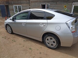 2011 Toyota Prius III Рестайлинг (XW30), серебристый, 1111111 рублей, вид 2