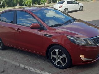 2013 Kia Rio 5-speed III, красный, 888888 рублей, вид 2