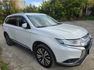 2018 Mitsubishi Outlander III Рестайлинг 3, белый, 2250000 рублей, вид 3