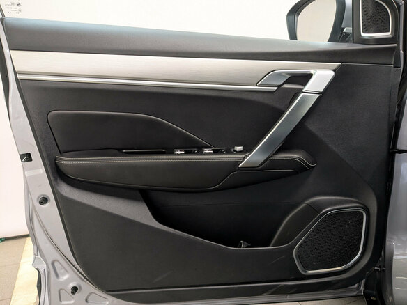 2023 Geely Coolray I, серый, 1690000 рублей - вид 17