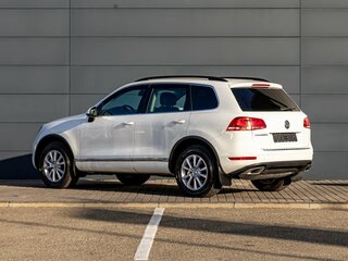 2012 Volkswagen Touareg II, белый, 2095000 рублей, вид 4
