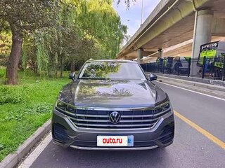 2022 Volkswagen Touareg III, серый, 5600000 рублей, вид 2