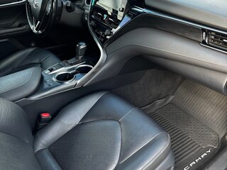 2021 Toyota Camry VIII (XV70) Рестайлинг, чёрный, 3180000 рублей, вид 4