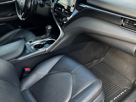 2021 Toyota Camry VIII (XV70) Рестайлинг, чёрный, вид 4