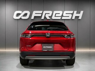 2021 Honda Vezel II, красный, 2420000 рублей, вид 4