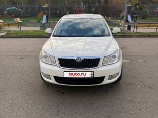 2011 Skoda Octavia II (A5) Рестайлинг, белый, 700000 рублей, вид 1