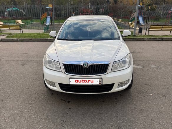 2011 Skoda Octavia II (A5) Рестайлинг, белый, 700000 рублей