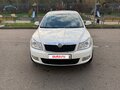 2011 Skoda Octavia II (A5) Рестайлинг, белый, 700000 рублей
