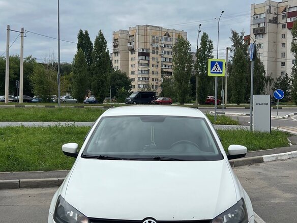 2013 Volkswagen Polo V, белый, 588000 рублей - вид 1