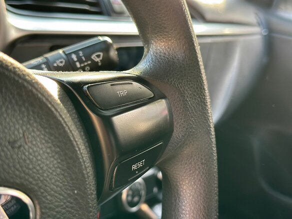 2020 Kia Rio IV Рестайлинг, белый - вид 17