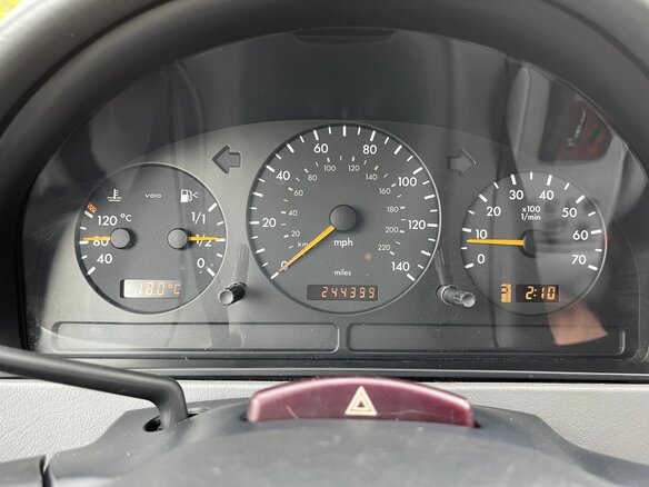 2000 Mercedes-Benz M-Класс 320 I (W163), серый, 650000 рублей - вид 11
