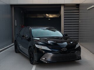2018 Toyota Camry VIII (XV70), чёрный, 2600000 рублей, вид 4