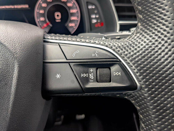 2019 Audi Q8 55 TFSI I (4M), серый, 4900000 рублей - вид 26