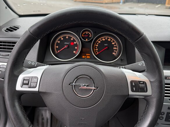 2011 Opel Astra H Рестайлинг, чёрный, 530000 рублей - вид 10