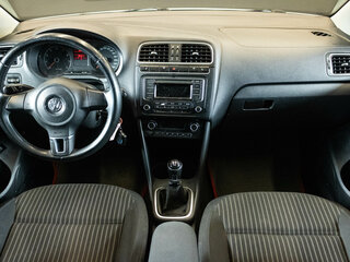 2013 Volkswagen Polo V, серебристый, 680000 рублей, вид 5