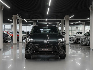 2026 Volkswagen Tiguan L Pro III (China Market), чёрный, 5000000 рублей, вид 3