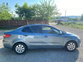2014 Kia Rio 5-speed III, голубой, 650000 рублей, вид 3