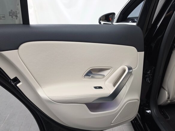 2025 Mercedes-Benz A-Класс 220 IV (W177) Рестайлинг, чёрный, 4200000 рублей - вид 17