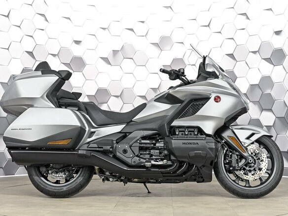 2025 Honda GL 1800 Gold Wing, серебристый, 3649000 рублей - вид 2