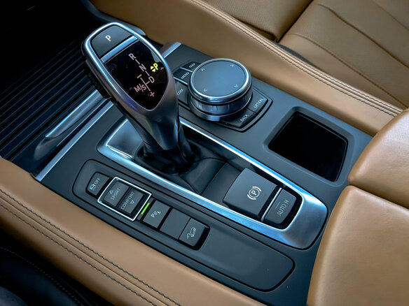 2019 BMW X6 40d II (F16), белый, 4550000 рублей - вид 29