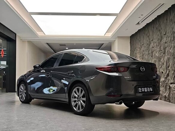 2022 Mazda 3 Axela IV (BP), серебристый, 1320000 рублей - вид 3