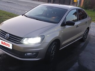 2015 Volkswagen Polo V Рестайлинг, бежевый, 930000 рублей, вид 1