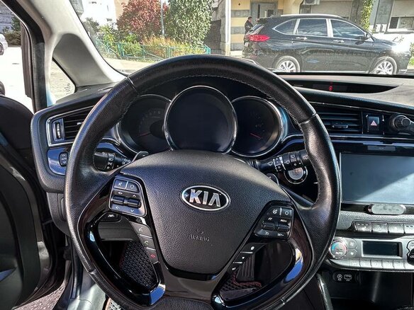 2018 Kia Ceed II Рестайлинг, коричневый, 1700000 рублей - вид 24