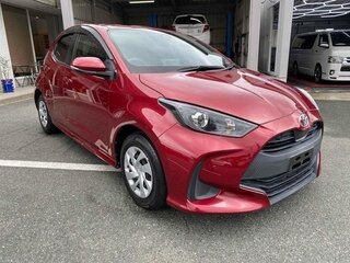 2021 Toyota Yaris IV, пурпурный, 1100000 рублей, вид 1