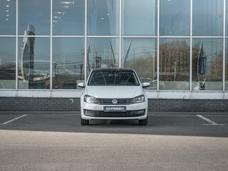 2018 Volkswagen Polo V Рестайлинг, белый, 999000 рублей, вид 3