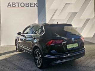 2019 Volkswagen Tiguan II, чёрный, 2480000 рублей, вид 4