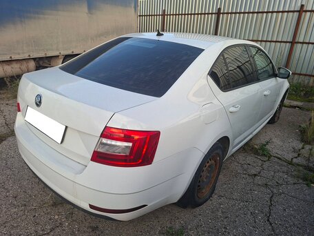 2018 Skoda Octavia III (A7) Рестайлинг, белый, 700000 рублей, вид 4
