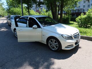 2011 Mercedes-Benz C-Класс 300 III (W204) Рестайлинг, белый, 1550000 рублей, вид 3