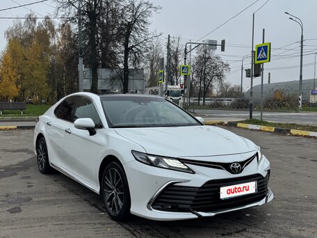 2023 Toyota Camry VIII (XV70) Рестайлинг, белый, 3150000 рублей, вид 3
