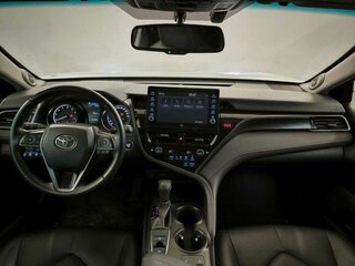 2022 Toyota Camry VIII (XV70) Рестайлинг, белый, 3005000 рублей, вид 5
