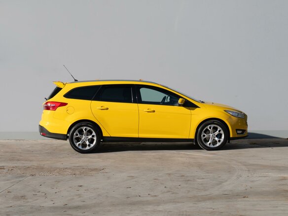 2016 Ford Focus III Рестайлинг, жёлтый, 1149000 рублей - вид 4